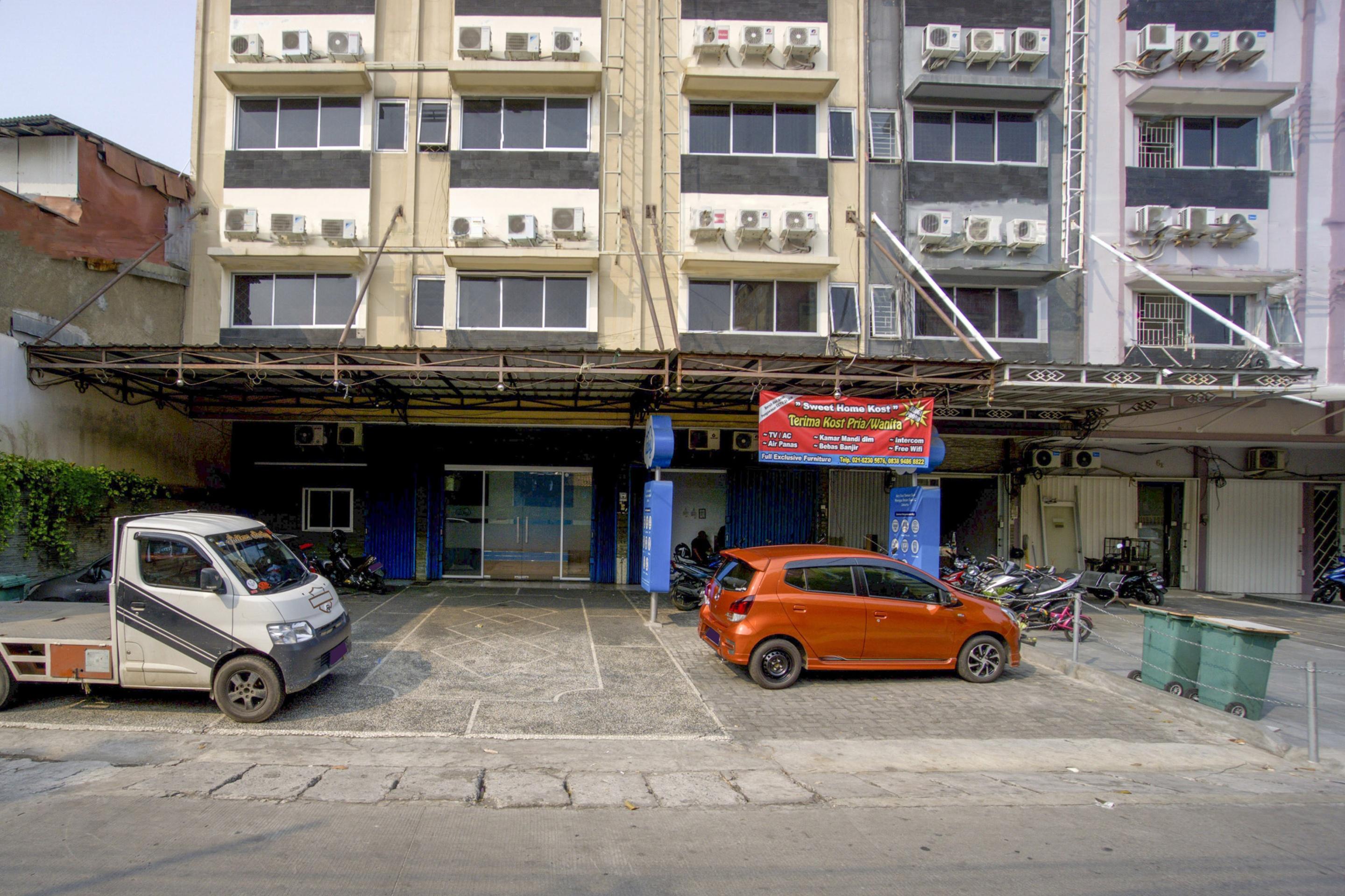 Oyo 3754 Prosperity Mansion Hotel Jakarta Exterior foto